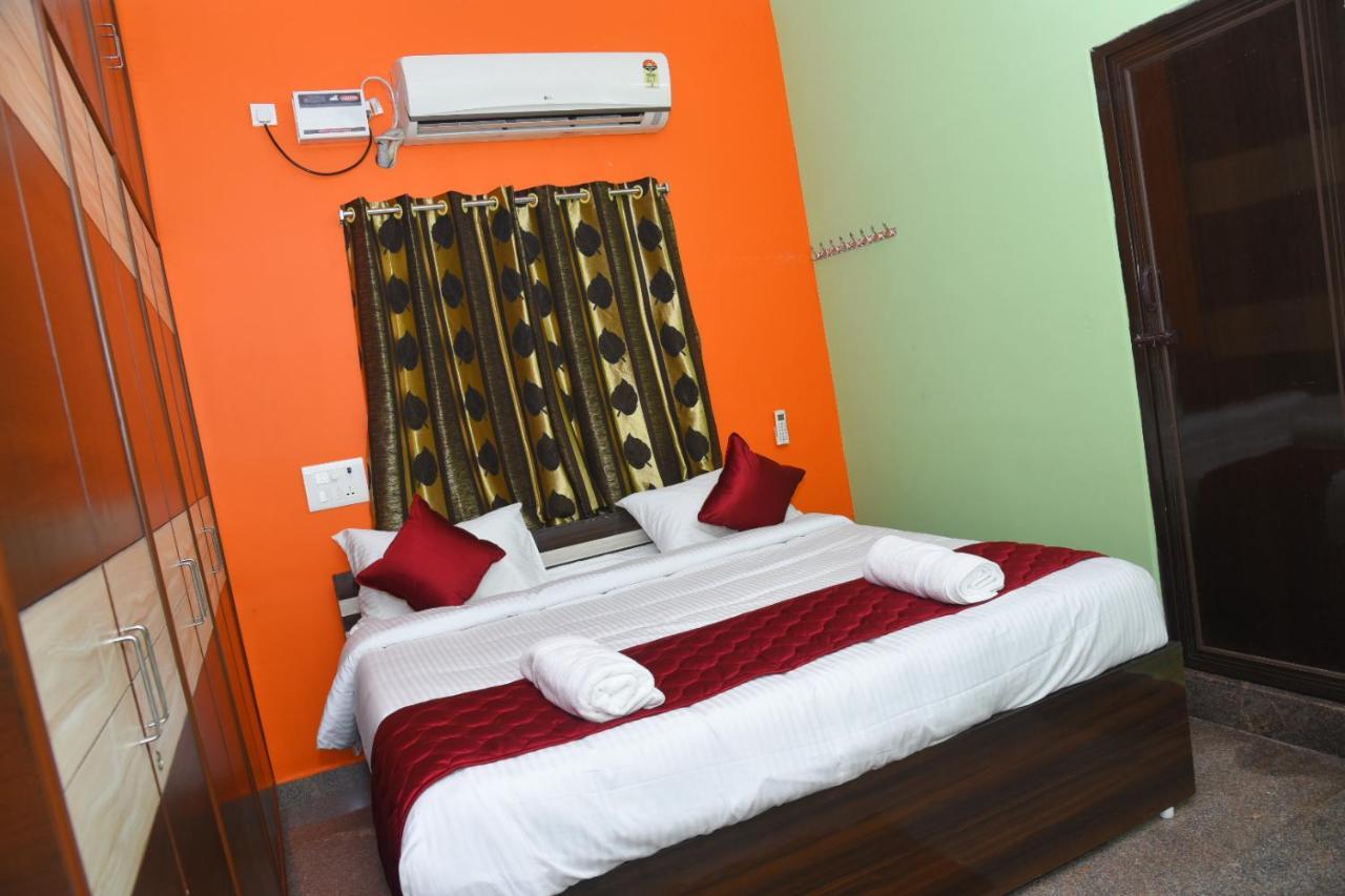 Four Seasons Home Stay ตีรูปาติ ภายนอก รูปภาพ