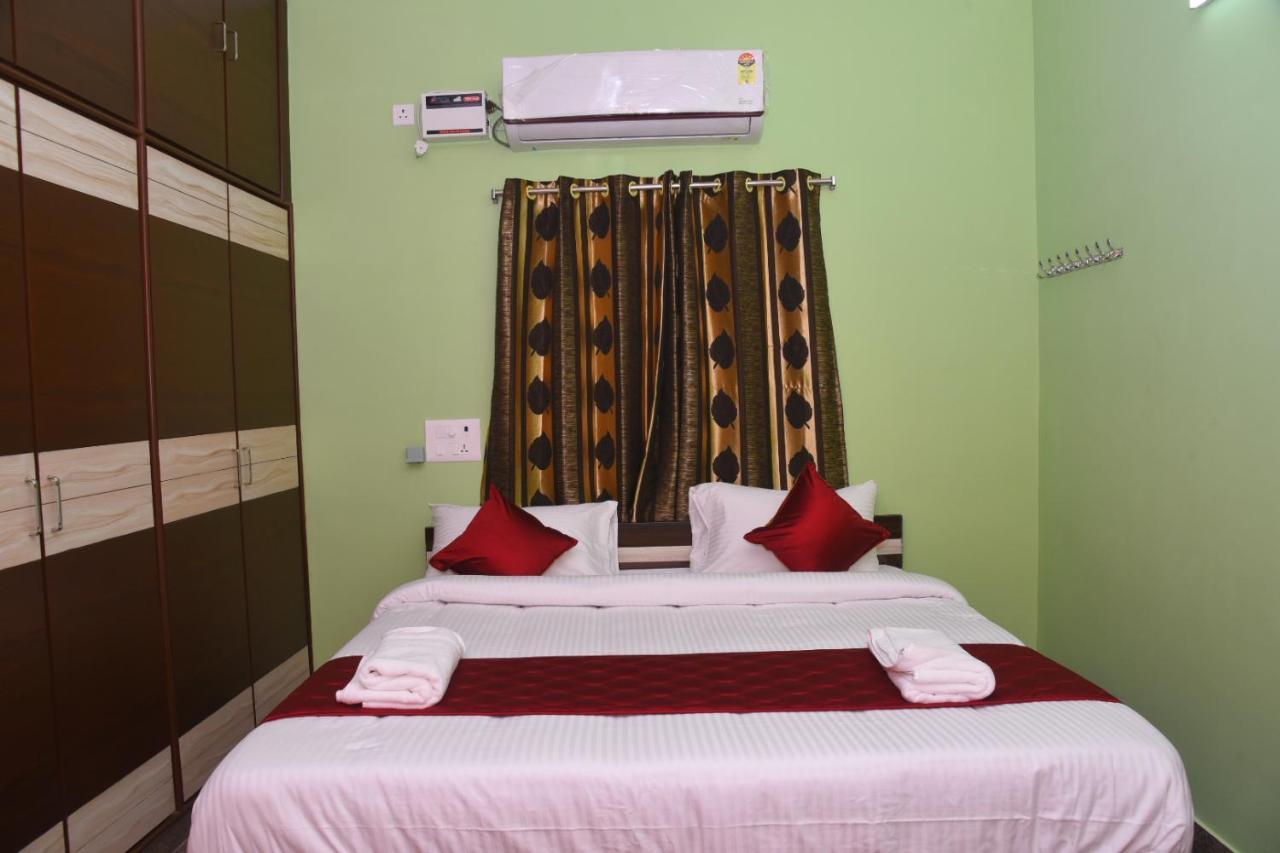 Four Seasons Home Stay ตีรูปาติ ภายนอก รูปภาพ