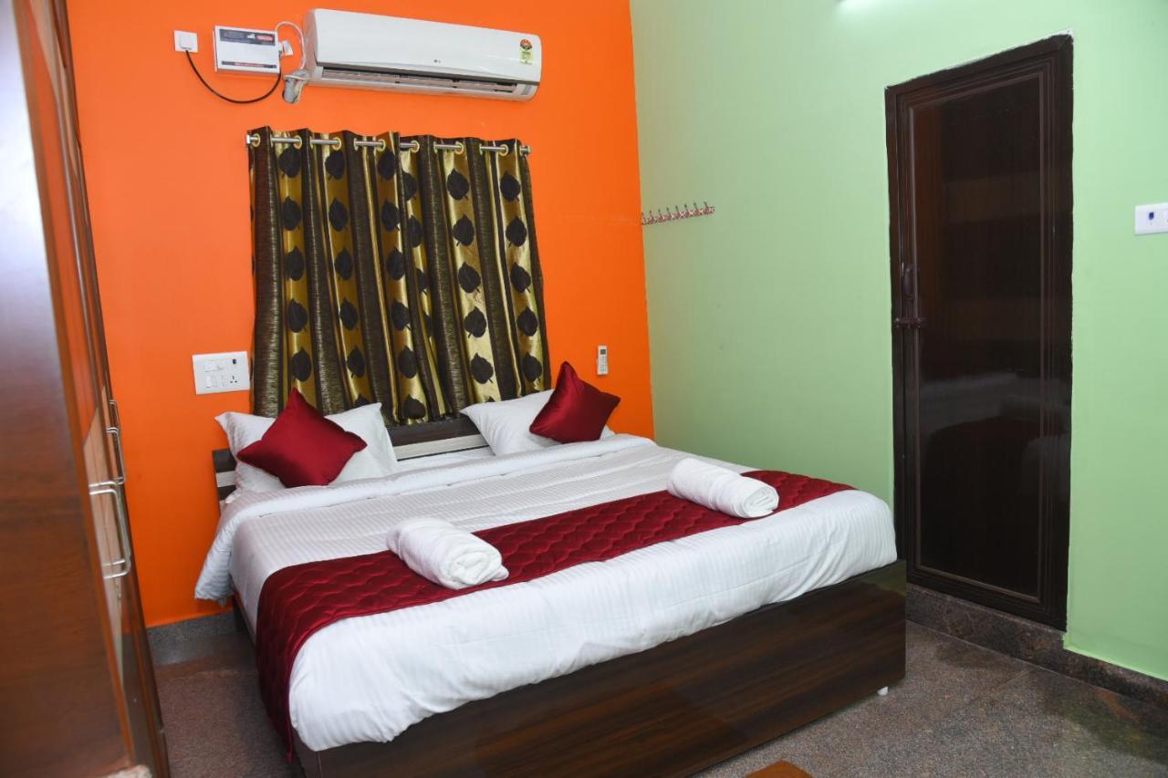 Four Seasons Home Stay ตีรูปาติ ภายนอก รูปภาพ