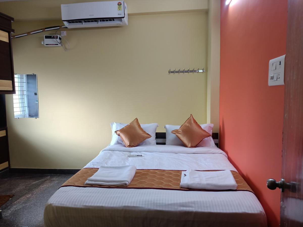 Four Seasons Home Stay ตีรูปาติ ภายนอก รูปภาพ