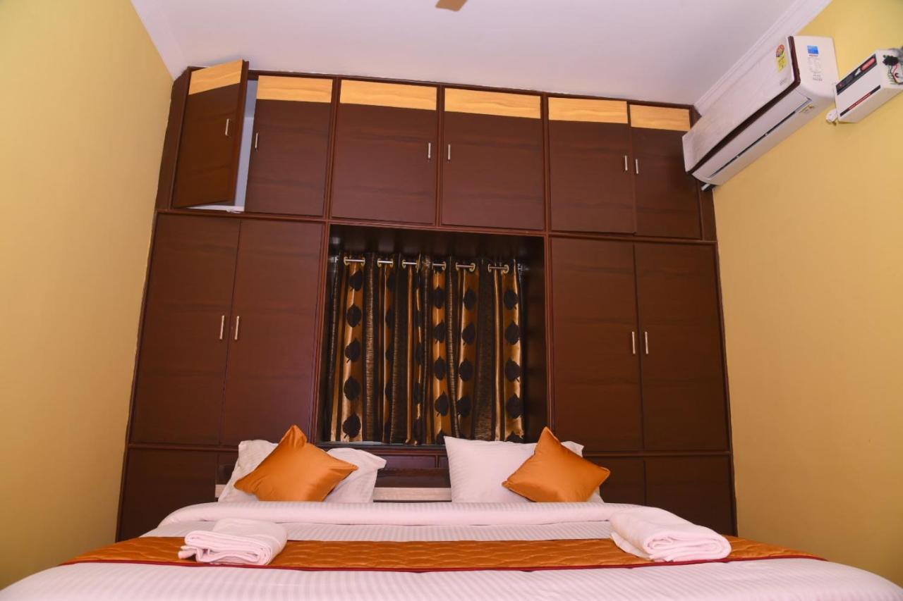 Four Seasons Home Stay ตีรูปาติ ภายนอก รูปภาพ